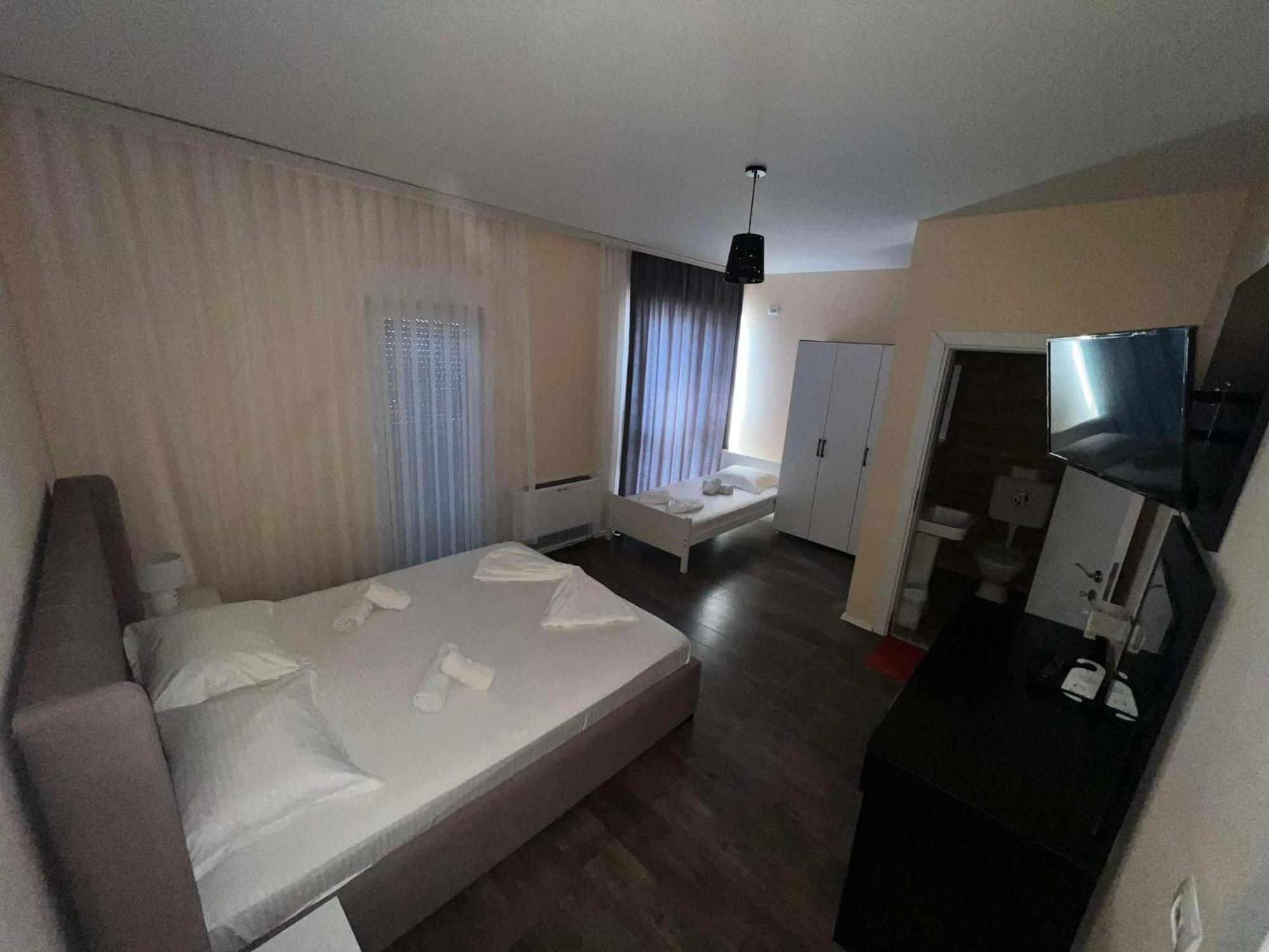 Hotel & Restaurant Frida Gjakova Exterior photo